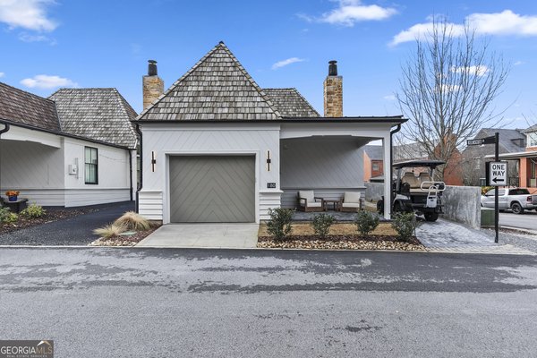 180 Central Avenue, Fayetteville