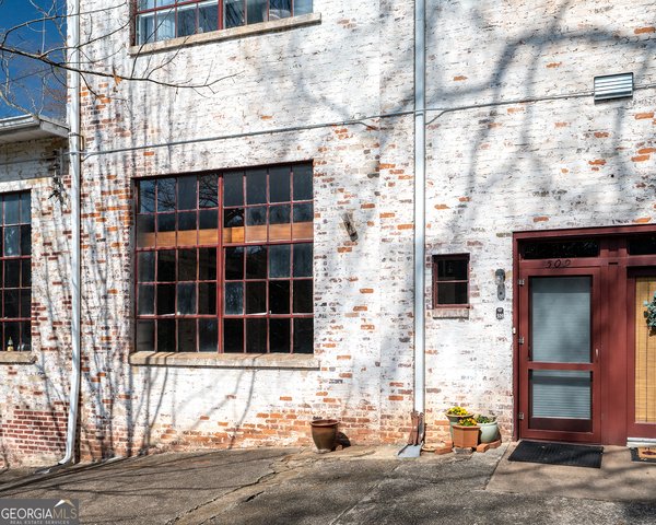 585 White Circle Athens