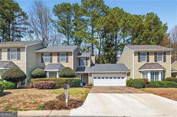 4590 VILLAGE OAKS Circle, Dunwoody