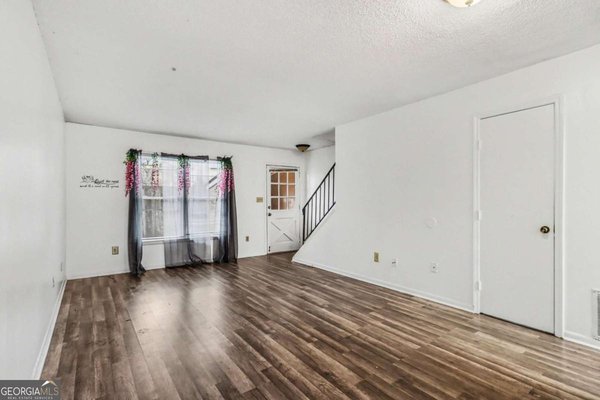 2060 Kings Gate Circle, Snellville