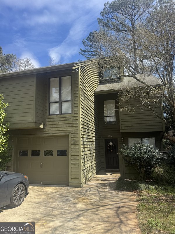 1016 Creatwood Circle, Smyrna