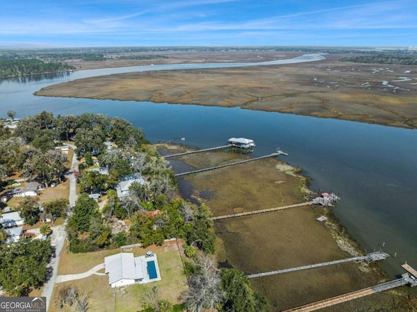 673 Hickory Bluff Drive, Waverly