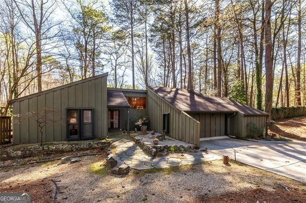 4917 Mountclaire Road, Smoke Rise