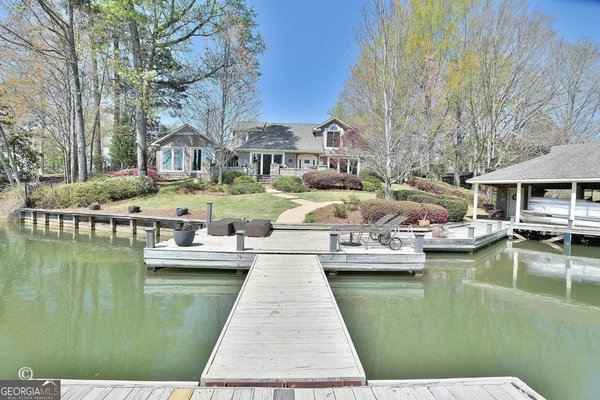 239 Robin Drive Hamilton