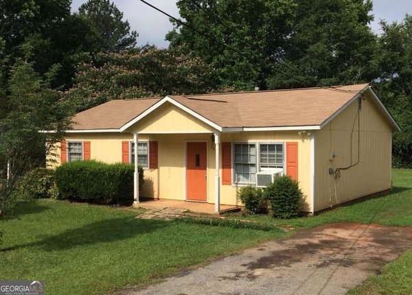 107 Oakwood Circle Griffin - main photo