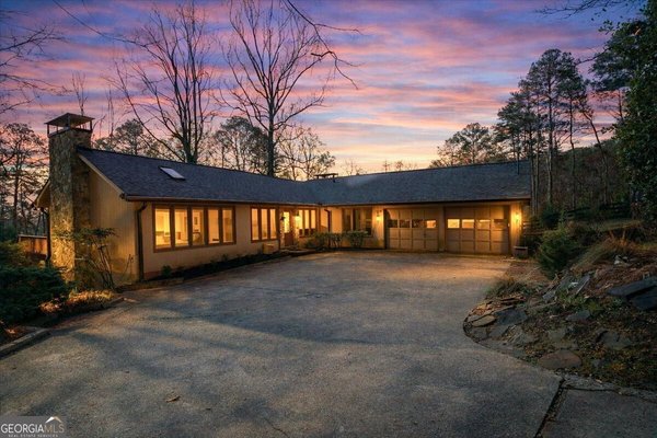 3240 Chimney Point Drive, Cumming