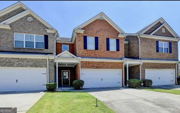 233 Greenview Lane, Lawrenceville