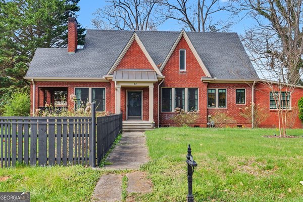 33 Maple Street, Clayton