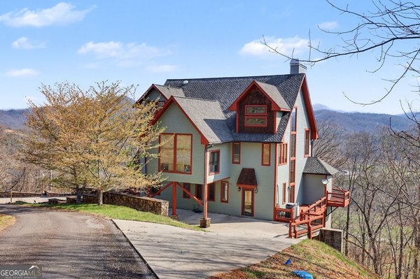 1613 Clark Drive Hiawassee