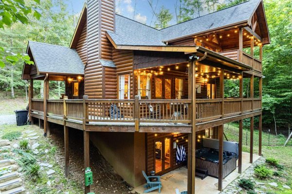 307 Bent Wood Lane, Blue Ridge