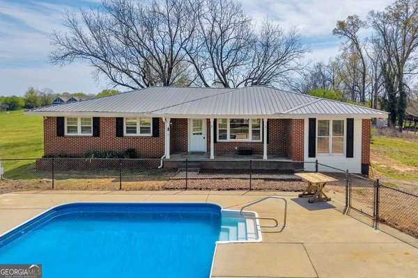 821 Highway 323 Gillsville