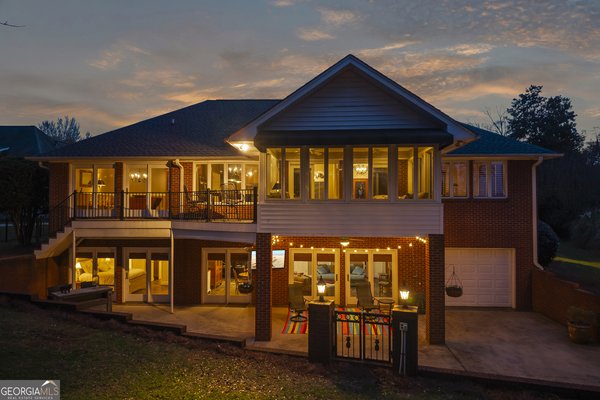 424 Capri Point Lavonia