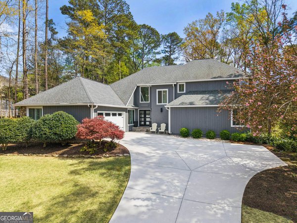 10045 Bankside Drive Roswell