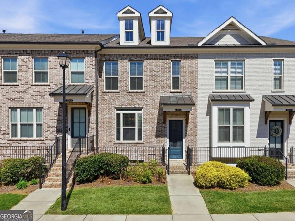 2051 Glenview Park Circle, Duluth