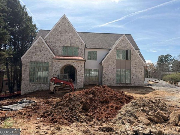 228 Thomas Circle Roswell