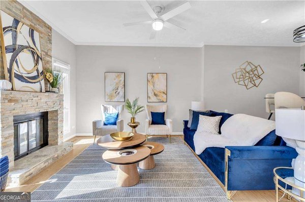 3221 Clairmont North, Brookhaven