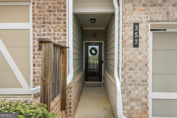 352 Cherryhill Lane, Woodstock