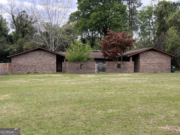 99 Holly Road, Sylvania