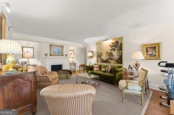 2734 Peachtree Road, Atlanta