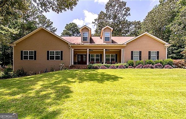 1023 Echo Valley Court, Loganville