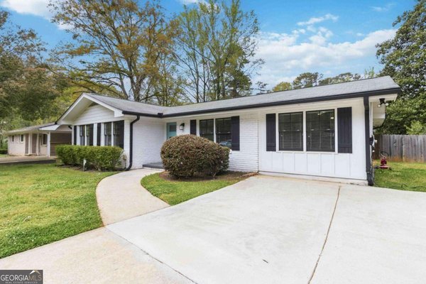 3196 Convair Lane, Decatur