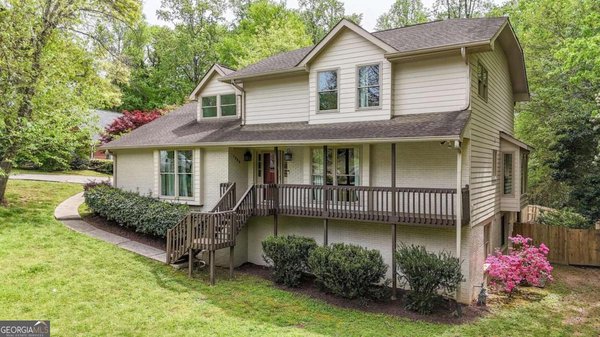 1069 Cliffridge Court Marietta