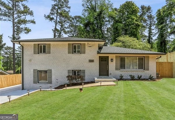 1888 La Mesa Lane, Decatur