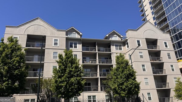 1075 Peachtree Walk, Atlanta