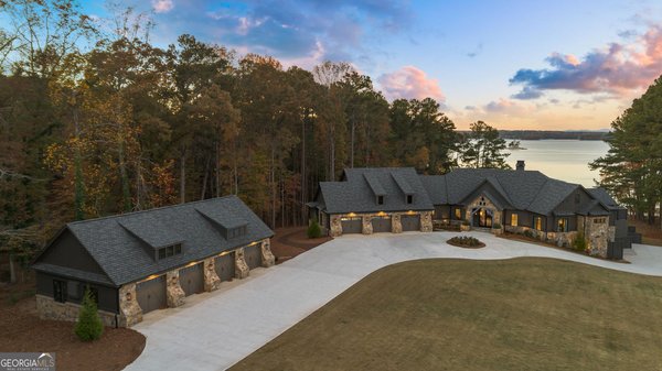 6091 GC Crow Road, Flowery Branch