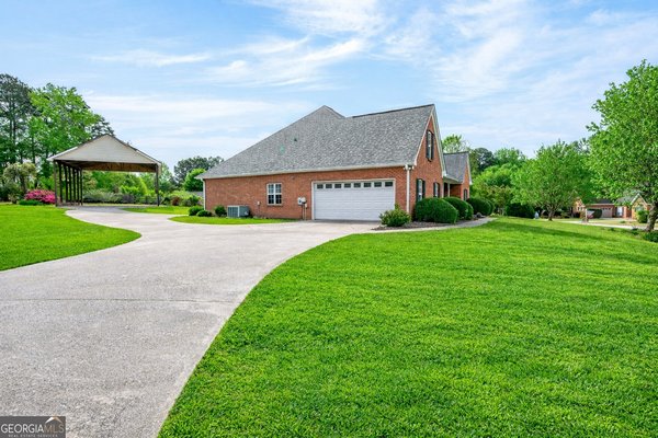 main picture of 3057 Biltmore Woods Drive, Buford