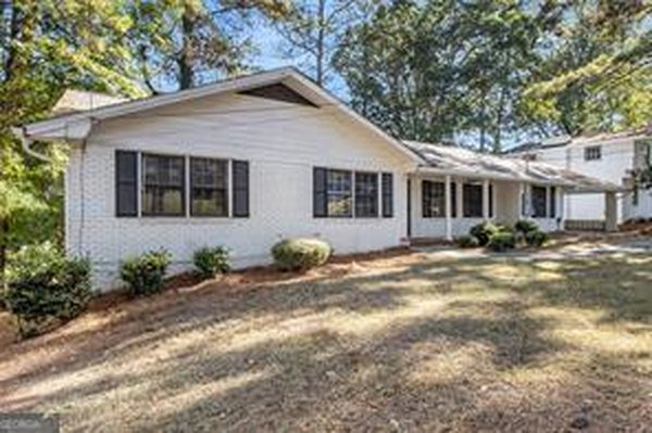 4204 Williamsburg Drive Atlanta