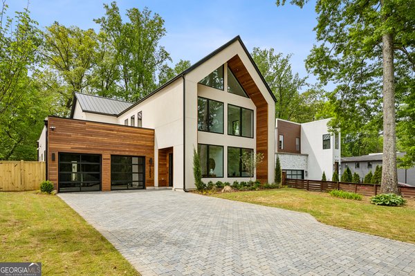 1253 Mayfair Drive, Brookhaven