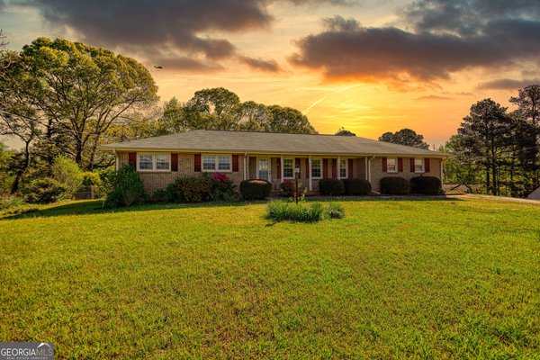 118 N Sharon Church Rd, Loganville