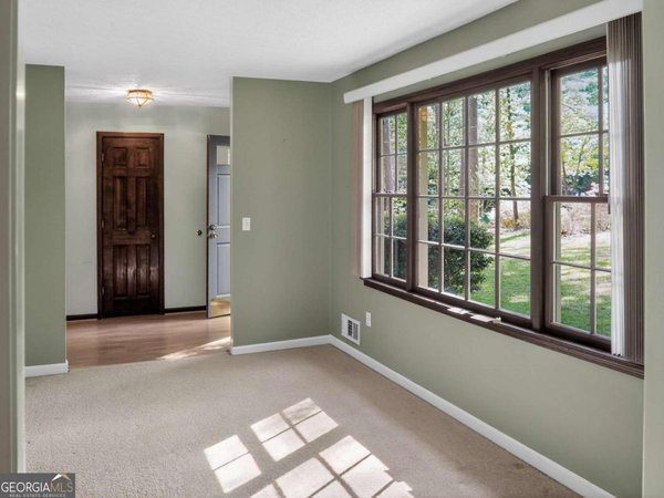 1912 King Arthurs Court, Marietta