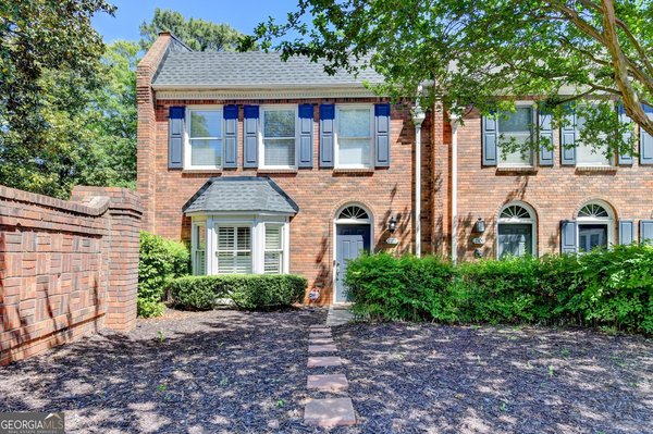 7111 Saint Charles Square Roswell