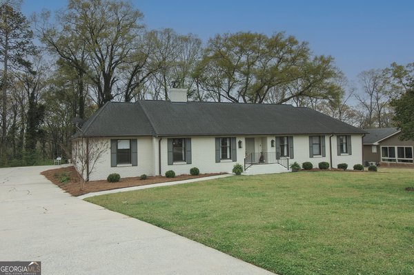 112 Maple Drive, Cartersville