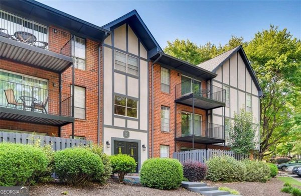 6851 Roswell Road Road, Sandy Springs