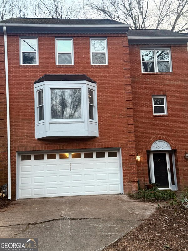 255 Dunwoody Creek Cir Circle, Sandy Springs