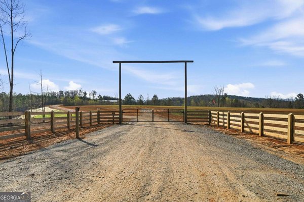 1927 Leeches Road, Ellijay