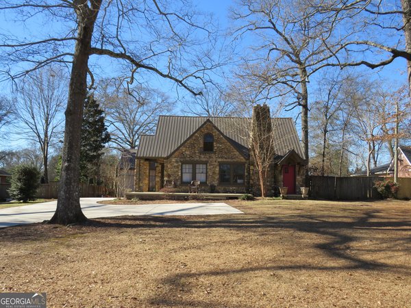 607 College Street, Cedartown