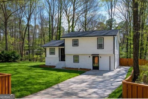 762 Maple Drive, Riverdale