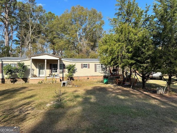 686 Victory Circle, Lyons
