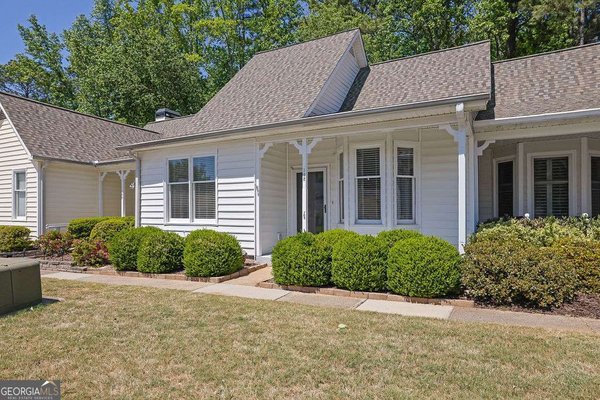 142 Victoria Way, Roswell