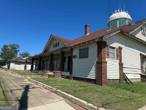 130 Washington Street, Lyons