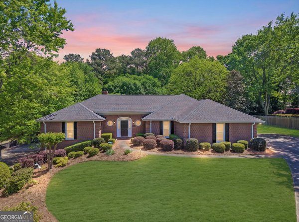 205 Saddle Creek Drive, Roswell