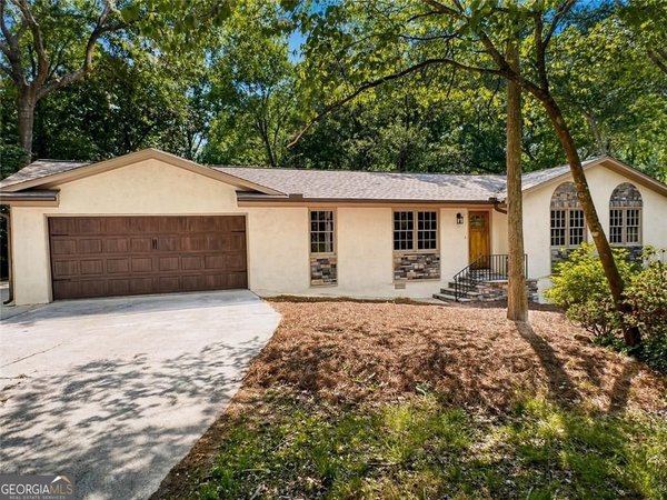 2304 Rolling Acres Court conyers