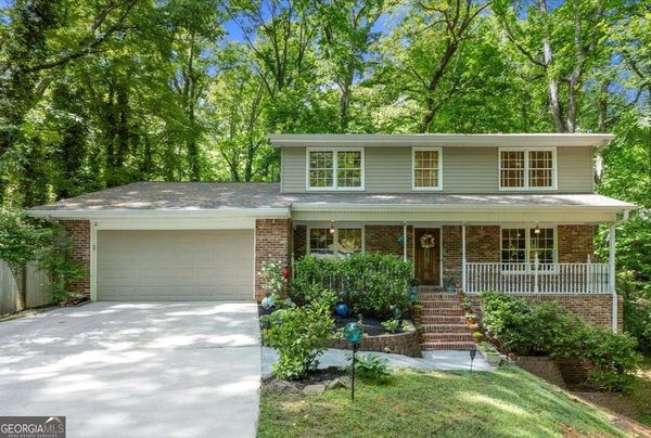 3025 Mountain Creek Court, Roswell