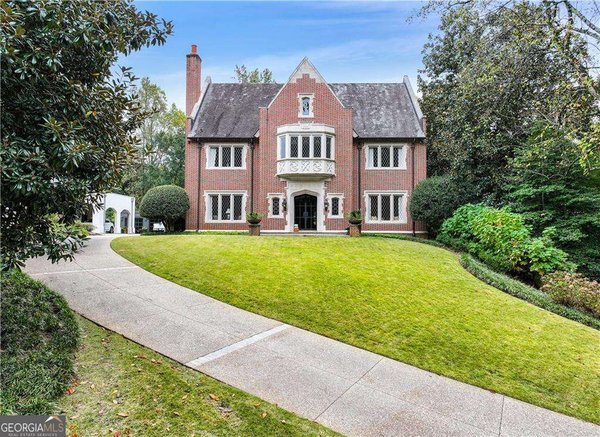 369 Pine Tree Drive, Atlanta