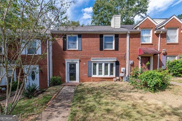 155 Willow Stream Court, Roswell