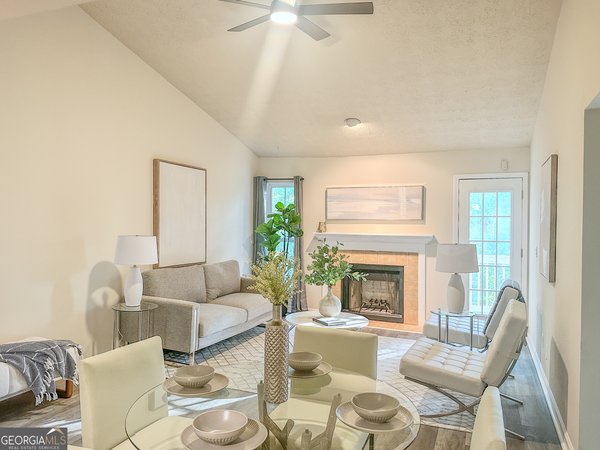 382 Teal Court, Roswell